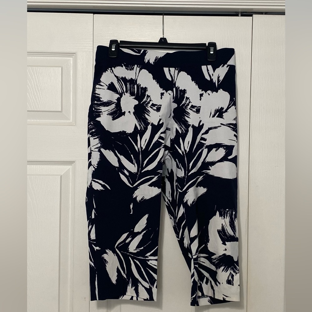 Women’s Navy & White capris